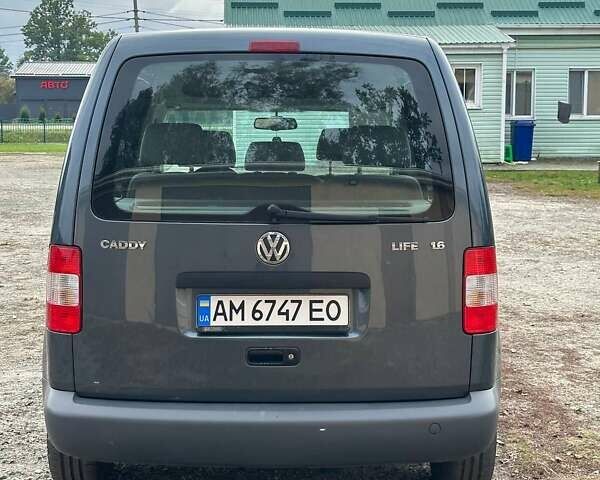 Серый Фольксваген Кадди, объемом двигателя 1.6 л и пробегом 194 тыс. км за 9000 $, фото 1 на Automoto.ua