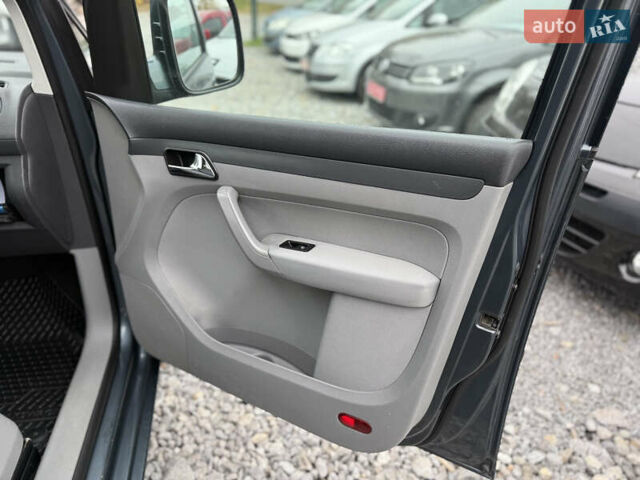 Сірий Фольксваген Кадді, об'ємом двигуна 1.6 л та пробігом 189 тис. км за 9999 $, фото 19 на Automoto.ua