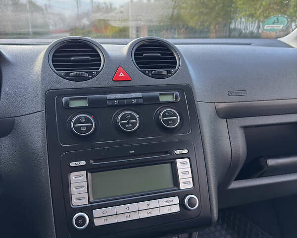 Серый Фольксваген Кадди, объемом двигателя 1.6 л и пробегом 208 тыс. км за 9599 $, фото 35 на Automoto.ua