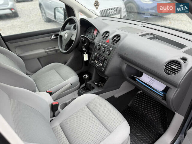 Сірий Фольксваген Кадді, об'ємом двигуна 1.6 л та пробігом 189 тис. км за 9999 $, фото 17 на Automoto.ua