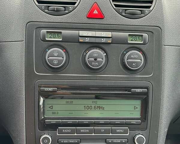 Серый Фольксваген Кадди, объемом двигателя 1.6 л и пробегом 194 тыс. км за 9000 $, фото 13 на Automoto.ua