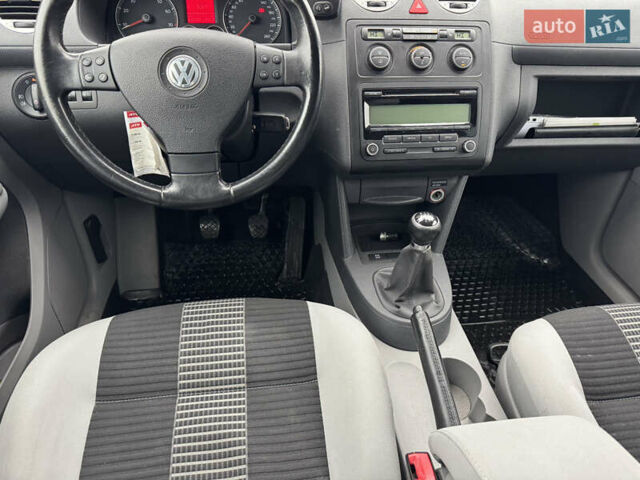 Сірий Фольксваген Кадді, об'ємом двигуна 0 л та пробігом 242 тис. км за 8400 $, фото 75 на Automoto.ua