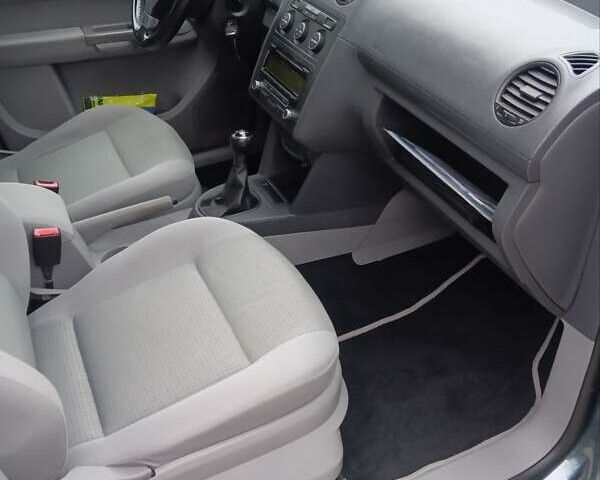 Сірий Фольксваген Кадді, об'ємом двигуна 1.4 л та пробігом 242 тис. км за 7900 $, фото 14 на Automoto.ua