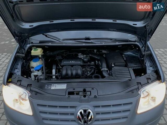 Серый Фольксваген Кадди, объемом двигателя 1.6 л и пробегом 223 тыс. км за 8255 $, фото 50 на Automoto.ua