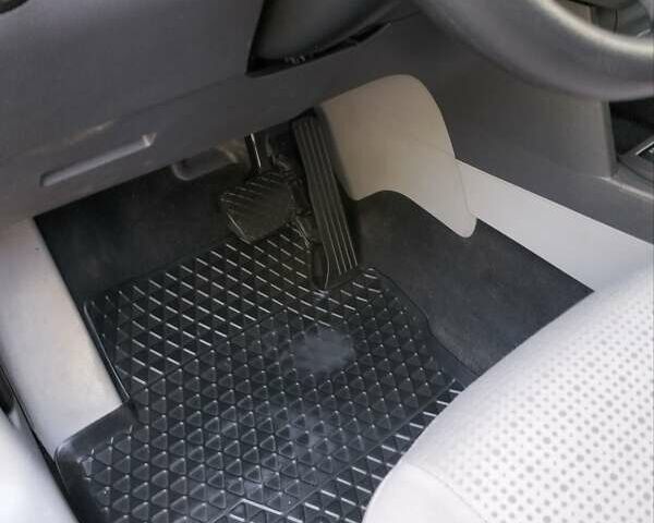 Серый Фольксваген Кадди, объемом двигателя 1.9 л и пробегом 232 тыс. км за 9700 $, фото 21 на Automoto.ua