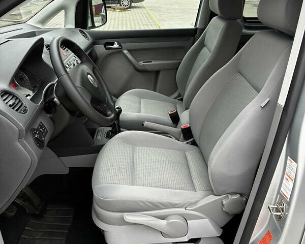 Серый Фольксваген Кадди, объемом двигателя 1.4 л и пробегом 187 тыс. км за 7700 $, фото 7 на Automoto.ua