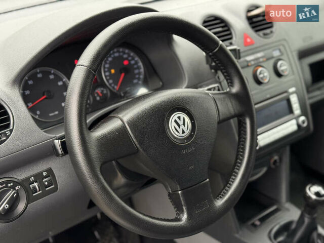 Серый Фольксваген Кадди, объемом двигателя 1.6 л и пробегом 215 тыс. км за 8900 $, фото 7 на Automoto.ua