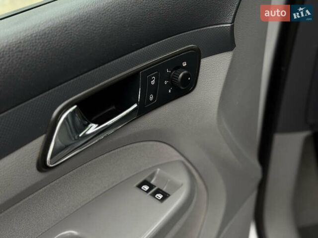 Серый Фольксваген Кадди, объемом двигателя 1.6 л и пробегом 215 тыс. км за 8900 $, фото 10 на Automoto.ua