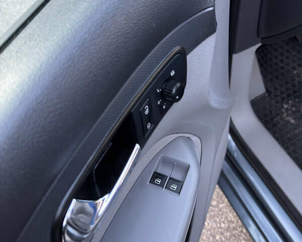 Серый Фольксваген Кадди, объемом двигателя 1.6 л и пробегом 208 тыс. км за 9599 $, фото 30 на Automoto.ua