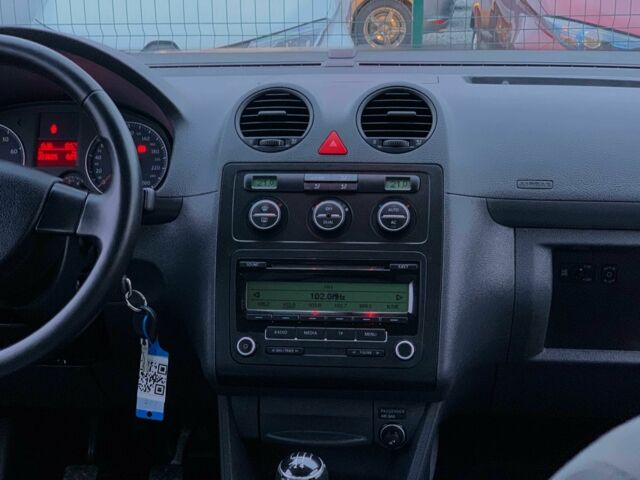 Сірий Фольксваген Кадді, об'ємом двигуна 1.6 л та пробігом 223 тис. км за 8255 $, фото 15 на Automoto.ua