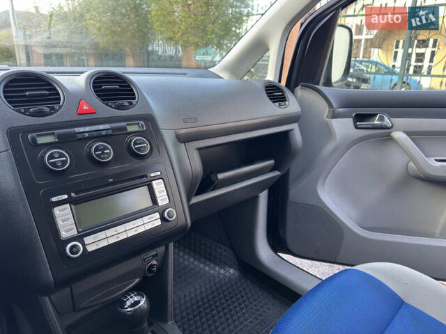 Серый Фольксваген Кадди, объемом двигателя 1.6 л и пробегом 208 тыс. км за 9599 $, фото 37 на Automoto.ua