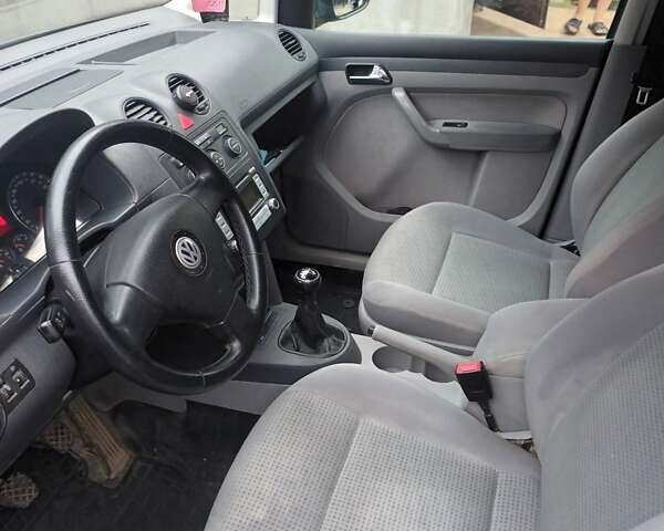 Серый Фольксваген Кадди, объемом двигателя 1.9 л и пробегом 310 тыс. км за 7800 $, фото 4 на Automoto.ua