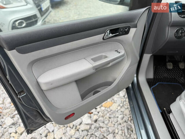 Сірий Фольксваген Кадді, об'ємом двигуна 1.6 л та пробігом 189 тис. км за 9999 $, фото 24 на Automoto.ua