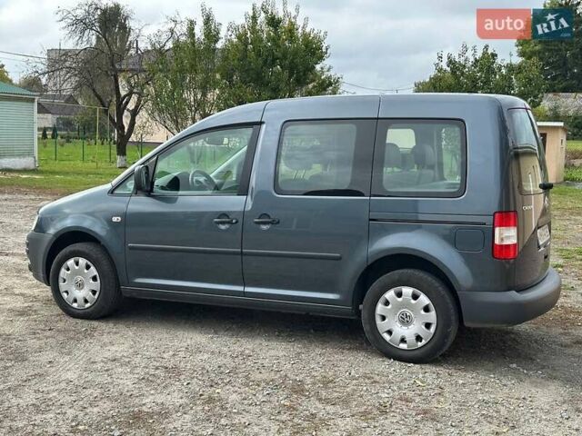 Серый Фольксваген Кадди, объемом двигателя 1.6 л и пробегом 194 тыс. км за 9000 $, фото 5 на Automoto.ua