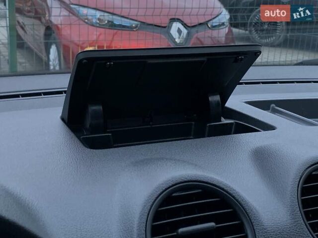 Серый Фольксваген Кадди, объемом двигателя 1.6 л и пробегом 223 тыс. км за 8255 $, фото 47 на Automoto.ua