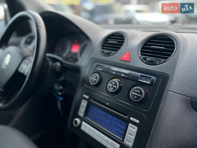 Серый Фольксваген Кадди, объемом двигателя 1.6 л и пробегом 220 тыс. км за 7999 $, фото 7 на Automoto.ua