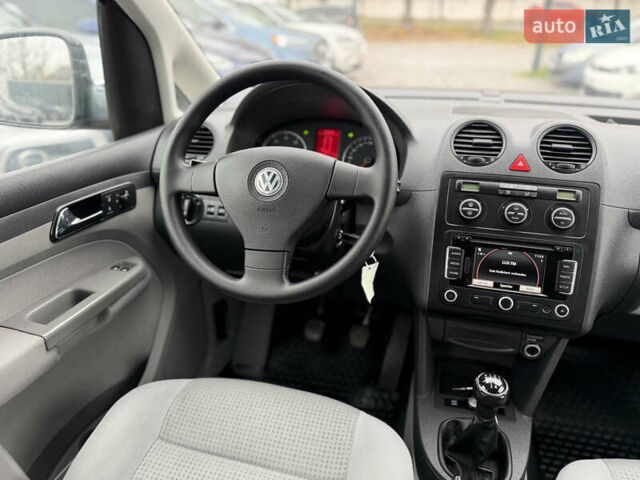 Сірий Фольксваген Кадді, об'ємом двигуна 1.6 л та пробігом 189 тис. км за 9999 $, фото 11 на Automoto.ua