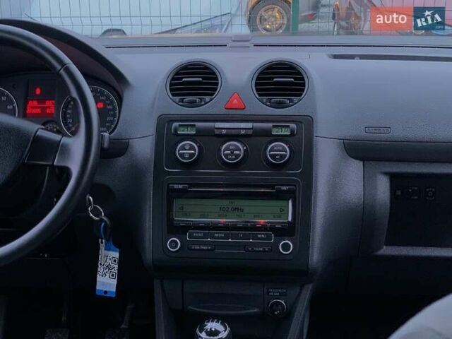 Серый Фольксваген Кадди, объемом двигателя 1.6 л и пробегом 223 тыс. км за 8255 $, фото 34 на Automoto.ua