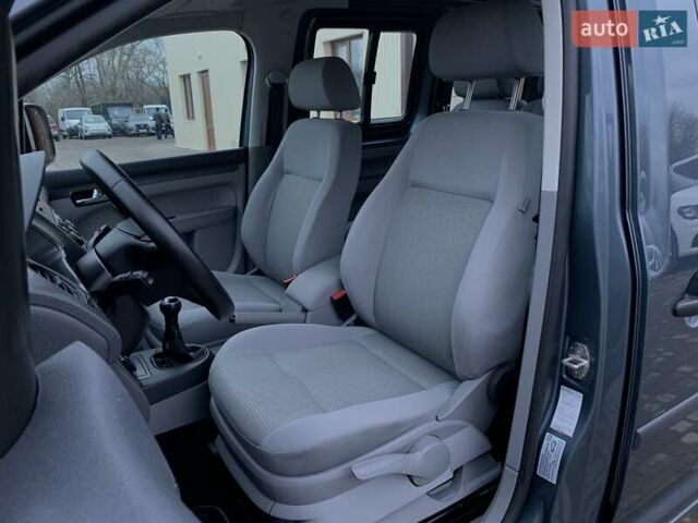 Серый Фольксваген Кадди, объемом двигателя 1.6 л и пробегом 223 тыс. км за 8255 $, фото 24 на Automoto.ua