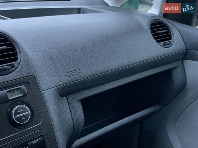 Серый Фольксваген Кадди, объемом двигателя 1.6 л и пробегом 223 тыс. км за 8255 $, фото 48 на Automoto.ua