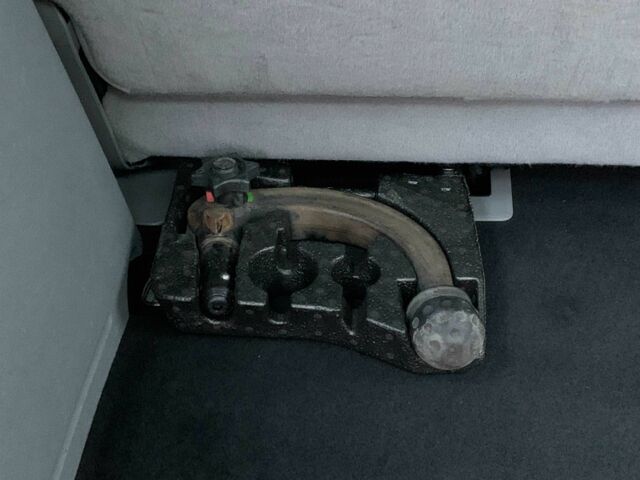 Сірий Фольксваген Кадді, об'ємом двигуна 1.6 л та пробігом 223 тис. км за 8255 $, фото 12 на Automoto.ua