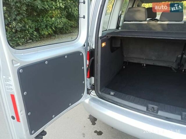 Серый Фольксваген Кадди, объемом двигателя 1.6 л и пробегом 255 тыс. км за 10000 $, фото 29 на Automoto.ua