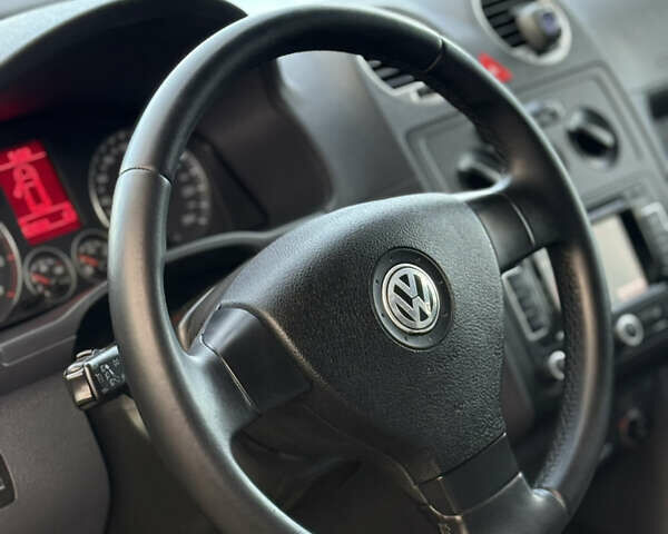 Серый Фольксваген Кадди, объемом двигателя 2 л и пробегом 174 тыс. км за 8300 $, фото 33 на Automoto.ua