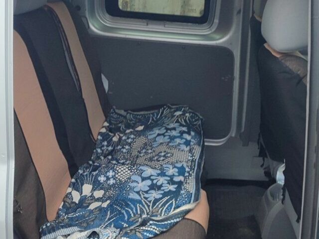 Серый Фольксваген Кадди, объемом двигателя 1.9 л и пробегом 270 тыс. км за 7500 $, фото 7 на Automoto.ua