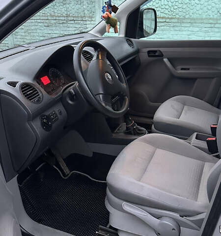 Серый Фольксваген Кадди, объемом двигателя 1.9 л и пробегом 277 тыс. км за 7500 $, фото 7 на Automoto.ua