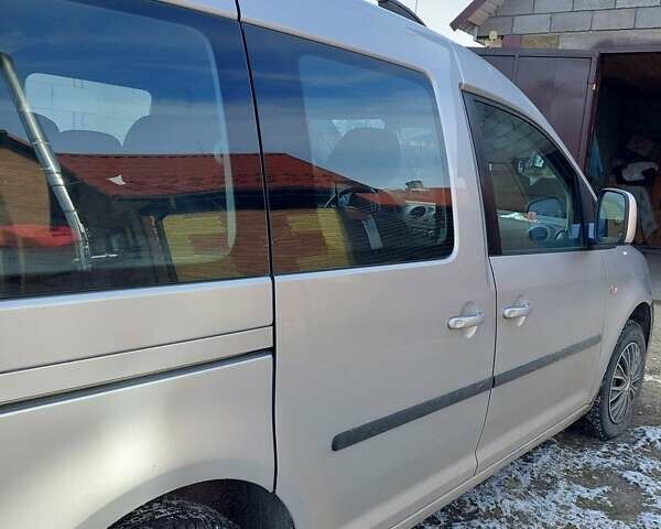 Фольксваген Кадди 2010 в Сарнах на Automoto.ua Серый Фольксваген Кадди, объемом двигателя 1.6 л и пробегом 198 тыс. км за 9200 $, фото 4 на Automoto.ua