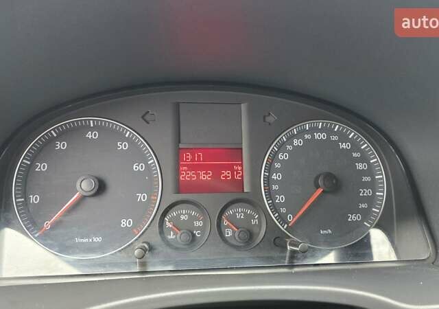 Серый Фольксваген Кадди, объемом двигателя 1.6 л и пробегом 225 тыс. км за 9499 $, фото 52 на Automoto.ua