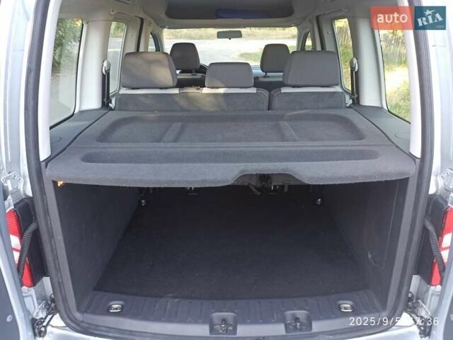 Серый Фольксваген Кадди, объемом двигателя 1.6 л и пробегом 255 тыс. км за 10000 $, фото 26 на Automoto.ua