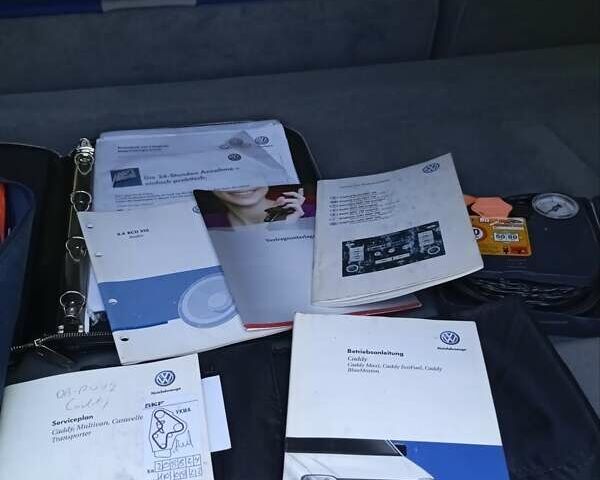 Серый Фольксваген Кадди, объемом двигателя 1.9 л и пробегом 230 тыс. км за 10000 $, фото 16 на Automoto.ua