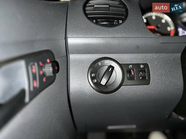 Серый Фольксваген Кадди, объемом двигателя 1.6 л и пробегом 226 тыс. км за 9450 $, фото 6 на Automoto.ua