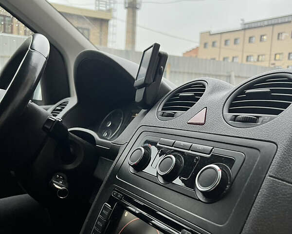 Серый Фольксваген Кадди, объемом двигателя 1.6 л и пробегом 226 тыс. км за 9450 $, фото 2 на Automoto.ua