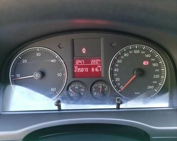 Серый Фольксваген Кадди, объемом двигателя 1.9 л и пробегом 230 тыс. км за 10000 $, фото 20 на Automoto.ua