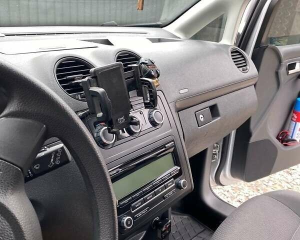 Серый Фольксваген Кадди, объемом двигателя 1.6 л и пробегом 160 тыс. км за 9999 $, фото 8 на Automoto.ua