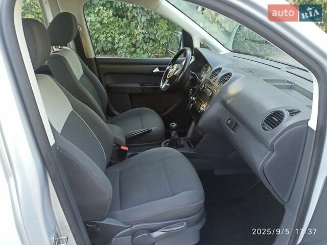 Серый Фольксваген Кадди, объемом двигателя 1.6 л и пробегом 255 тыс. км за 10000 $, фото 21 на Automoto.ua