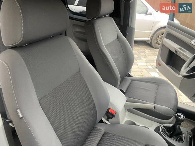 Серый Фольксваген Кадди, объемом двигателя 1.6 л и пробегом 269 тыс. км за 7900 $, фото 24 на Automoto.ua