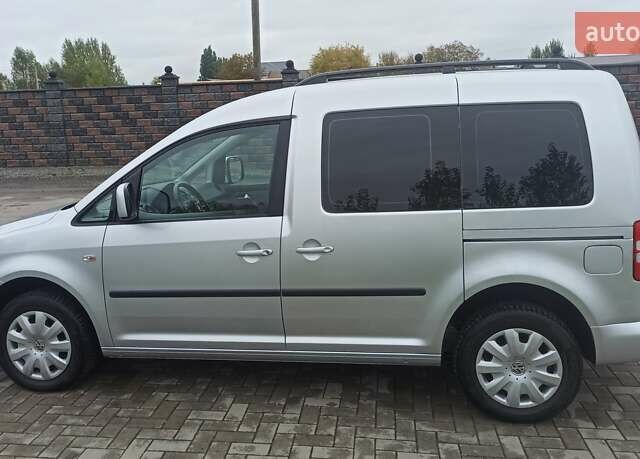 Серый Фольксваген Кадди, объемом двигателя 1.6 л и пробегом 257 тыс. км за 9900 $, фото 1 на Automoto.ua