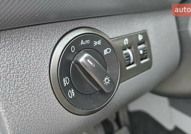 Серый Фольксваген Кадди, объемом двигателя 1.6 л и пробегом 225 тыс. км за 9499 $, фото 48 на Automoto.ua