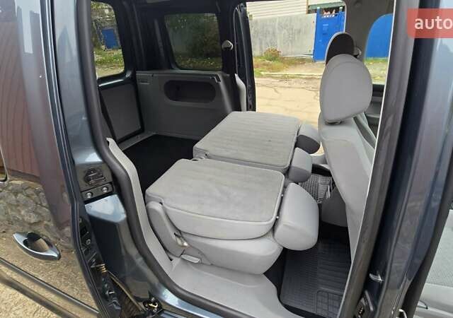 Серый Фольксваген Кадди, объемом двигателя 1.6 л и пробегом 225 тыс. км за 9499 $, фото 66 на Automoto.ua