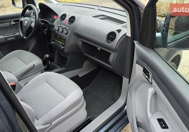 Серый Фольксваген Кадди, объемом двигателя 1.6 л и пробегом 225 тыс. км за 9499 $, фото 60 на Automoto.ua