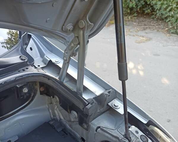 Серый Фольксваген Кадди, объемом двигателя 1.6 л и пробегом 255 тыс. км за 10000 $, фото 3 на Automoto.ua