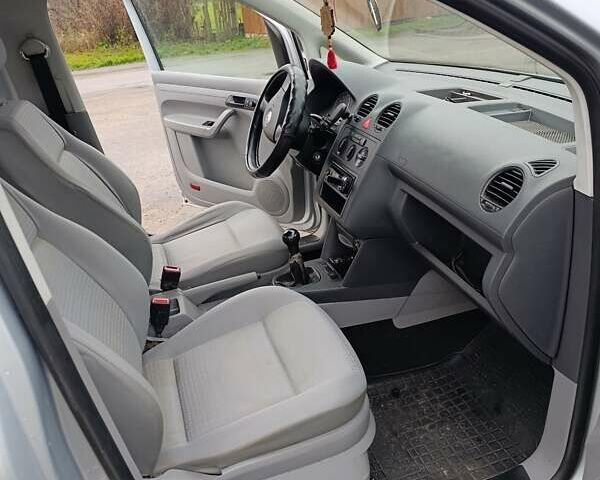 Серый Фольксваген Кадди, объемом двигателя 1.6 л и пробегом 352 тыс. км за 8000 $, фото 12 на Automoto.ua