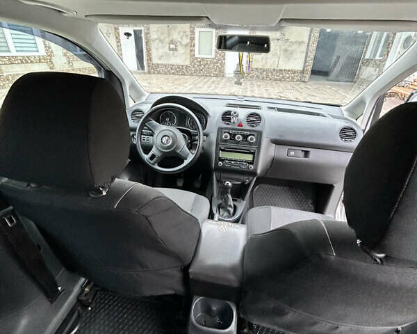 Серый Фольксваген Кадди, объемом двигателя 1.6 л и пробегом 154 тыс. км за 8550 $, фото 12 на Automoto.ua