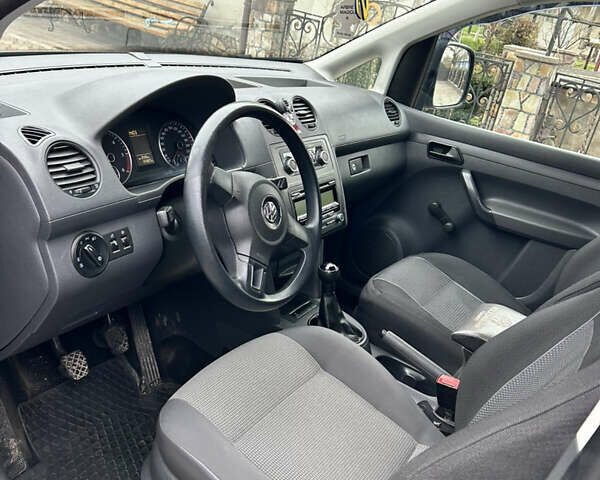 Серый Фольксваген Кадди, объемом двигателя 1.6 л и пробегом 154 тыс. км за 8550 $, фото 7 на Automoto.ua