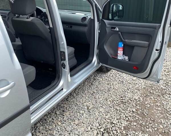 Серый Фольксваген Кадди, объемом двигателя 1.6 л и пробегом 160 тыс. км за 9999 $, фото 3 на Automoto.ua