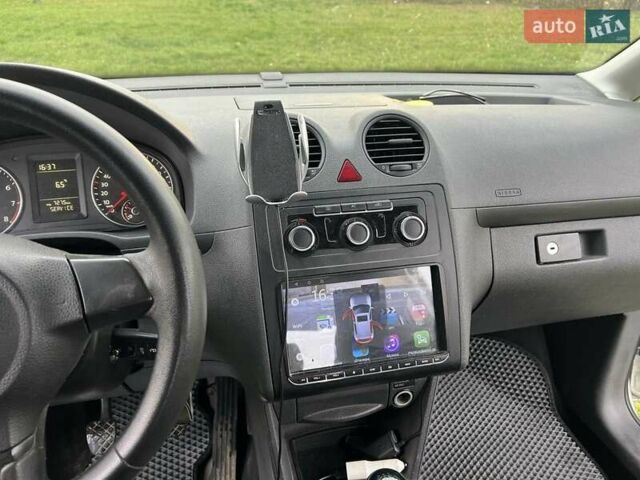 Серый Фольксваген Кадди, объемом двигателя 1.2 л и пробегом 139 тыс. км за 7300 $, фото 3 на Automoto.ua