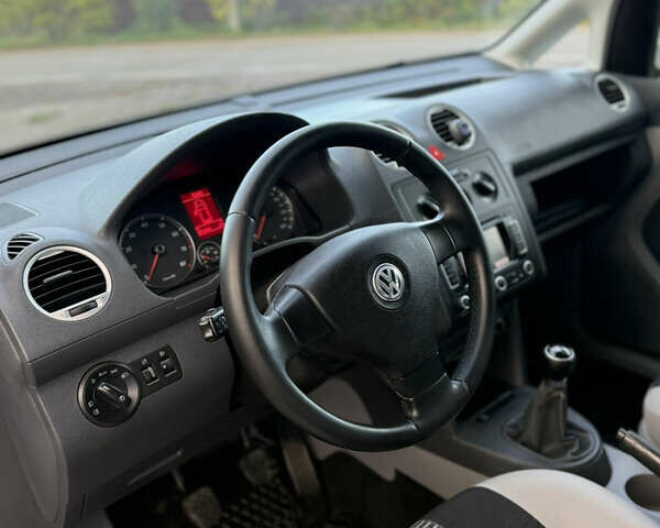 Серый Фольксваген Кадди, объемом двигателя 2 л и пробегом 174 тыс. км за 8300 $, фото 25 на Automoto.ua